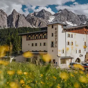 Passo Tre Croci Cortina קורטינה ד'אמפזו